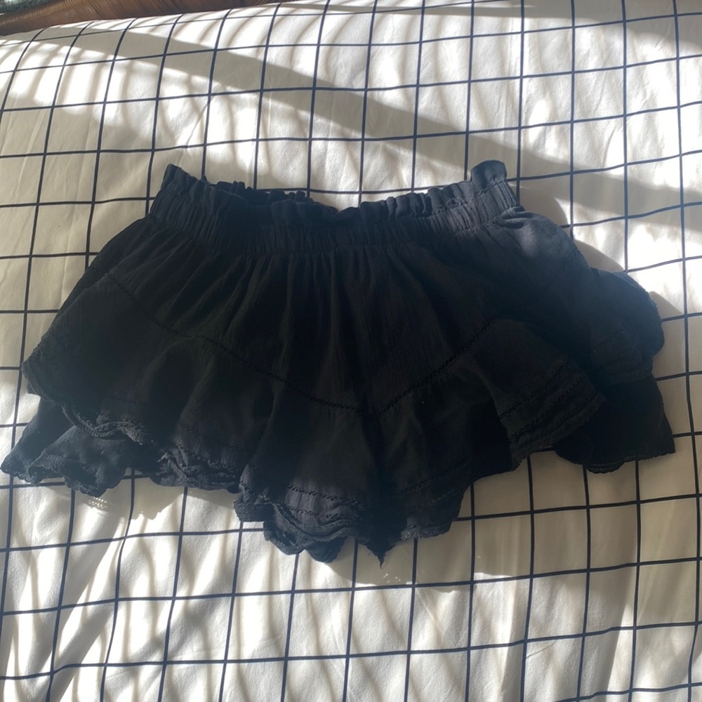 Aerie black ruffled skirt